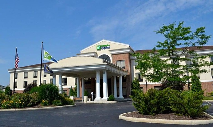 Kent Hotel | 2-Star Hotel ∙ Holiday Inn Express & Suites-Kent, University Area