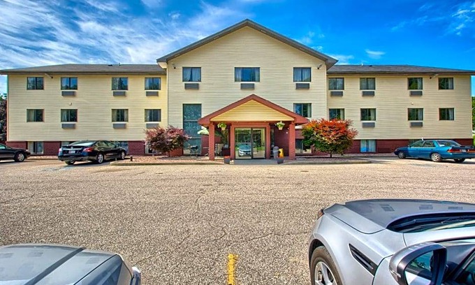 Whitehall Hotel | 2-Star Hotel ∙ Rodeway Inn