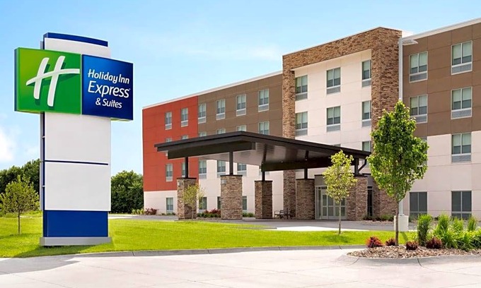 Port Wentworth Hotel | 2-Star Hotel ∙ Holiday Inn Express & Suites - Savannah N - Port Wentworth, an IHG Hotel