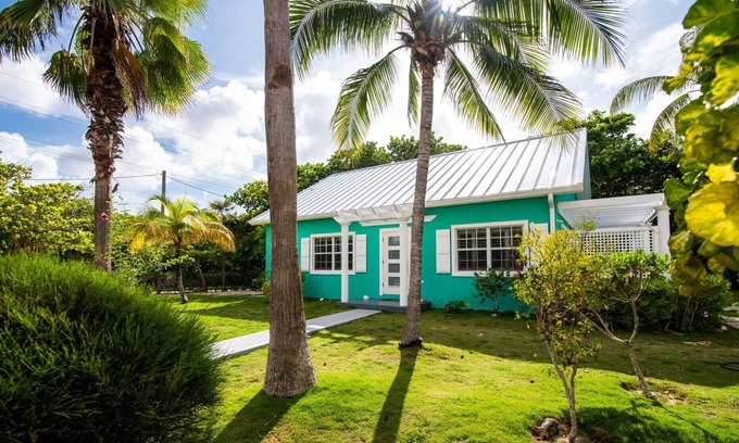 North Side Villa | 20 Steps to the Beach -WINTER DISCOUNT-
