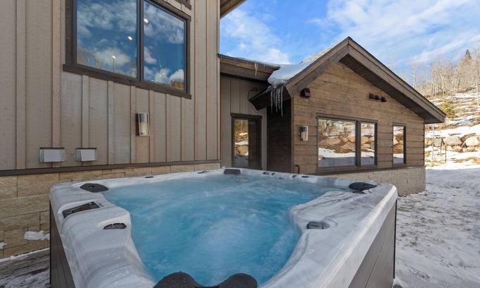 Keystone Cottage | 200 Caravelle Drive