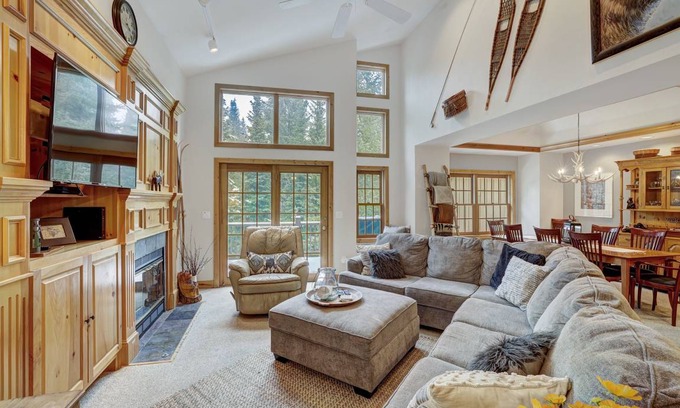 Peak 8 House | 204 m² House ∙ 3 bedrooms ∙ 7 guests