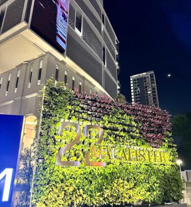 Downtown George Town Apartment | 22 Macalisterz 2025 Georgetown Premium 顶楼无边泳池