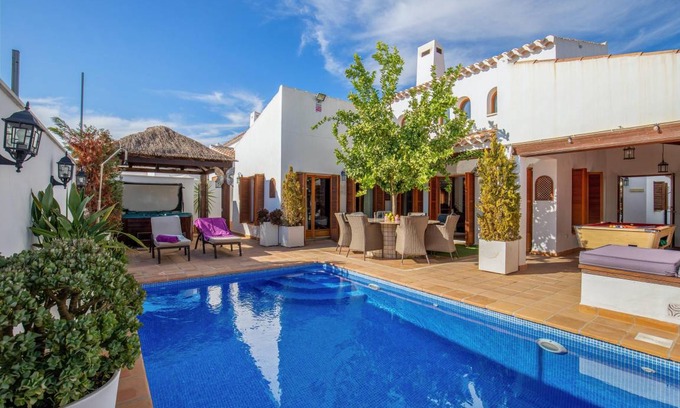 Caserio Los Tarquinos Villa | 220 m² Villa ∙ 6 bedrooms ∙ 15 guests
