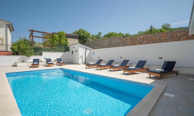 Klenovica Other | 230 m² Accommodation ∙ 8 bedrooms ∙ 16 guests