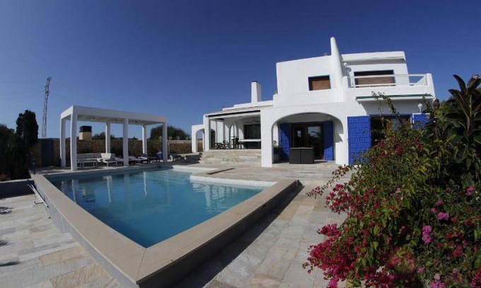 Agua Amarga Villa | 240 m² Villa ∙ 4 bedrooms ∙ 8 guests