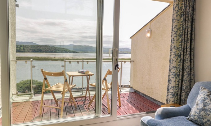 Borth-y-Gest Cottage | 25 South Snowdon Wharf