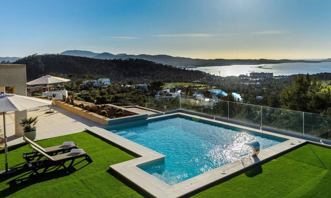 Sant Antoni de Portmany Villa | 250 m² Villa ∙ 1 bedroom ∙ 6 guests