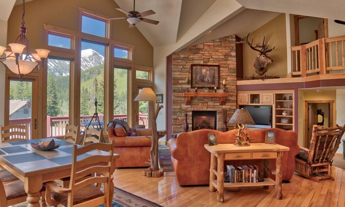 Blue River House | 251 m² House ∙ 3 bedrooms ∙ 8 guests
