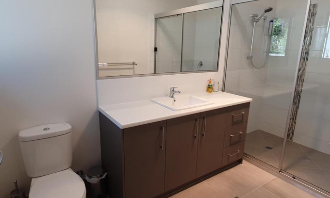 Rainbow Beach House | 26 Satinwood Drive- Low set modern, sleeps 8