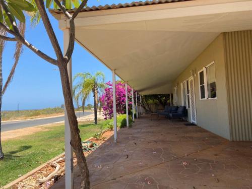 Exmouth House | 26 Tambor Drive - Pool and Pet Friendly