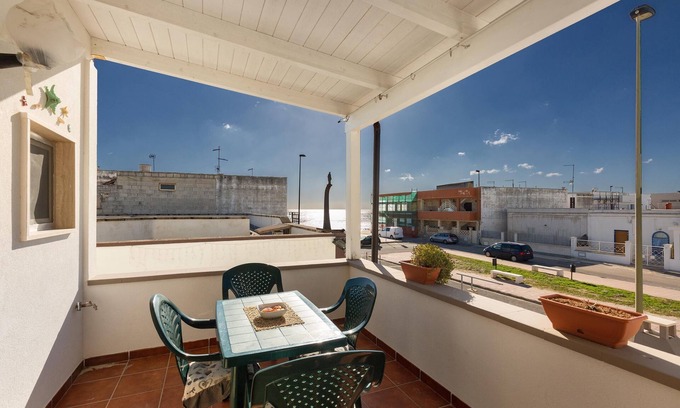 Torre Lapillo Apartment | 2699 Sud Sud Apartaments - Appartamento Corallo by Barbarhouse