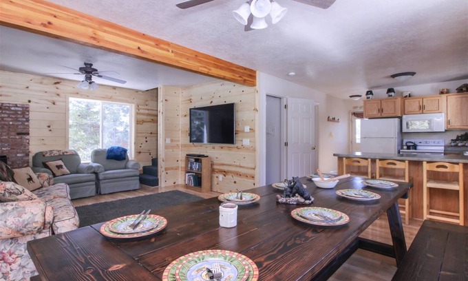 Meadow View Heights Cabin | 279 m² Cabin ∙ 5 bedrooms ∙ 15 guests