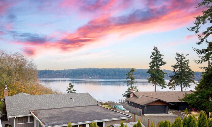 Freeland House | 2b1b Unit @Whidbey Island w/ Game Room + Hot Tub