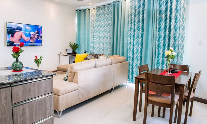 Kilimani Apartment | 2Bdr with Gym & Pool centrally located -2mins to Yaya Mall Kilimani