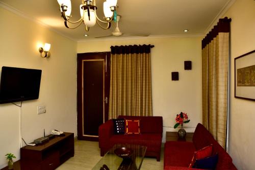 New Delhi Hotel | 2BHK Comfortable Furnished Serviced Apartments in Hauz Khas - Woodpecker Apartments