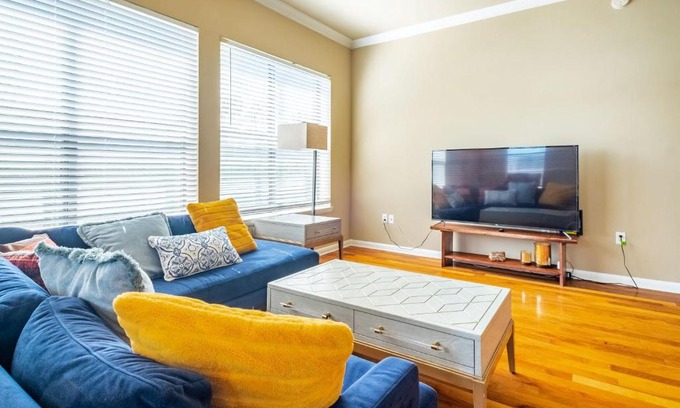 Cityplace Apartment | 2BR Executive Suite With Pool, Gym By ENVITAE