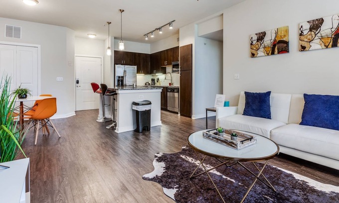 West Congress Apartment | 2BR Luxurious SoCo CozySuites w/ 2 Pools! #09