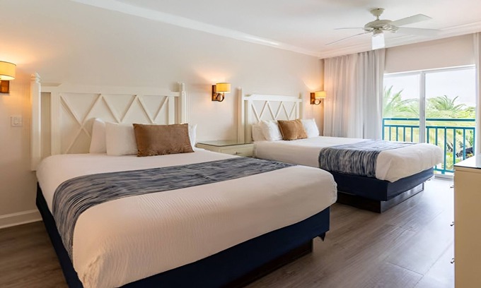 Captiva Hotel | 2BR Poolside Suite | Outdoor Swimming Pools | Close to the Beach | Free Parking