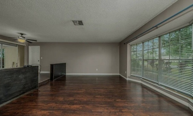 Sun 'N Lake House | 3/2 home in tranquil Sebring with AC, and close to beautiful Lake Jackson!