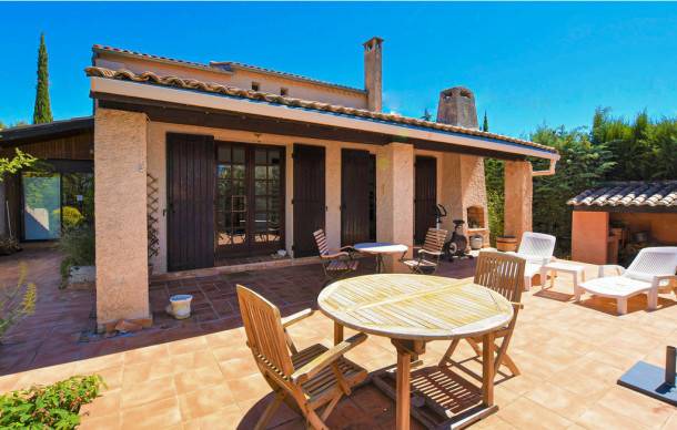 Saint-Pierre-de-Vassols House | 3 bedroom accommodation in Saint-Pierre-de-Vassol