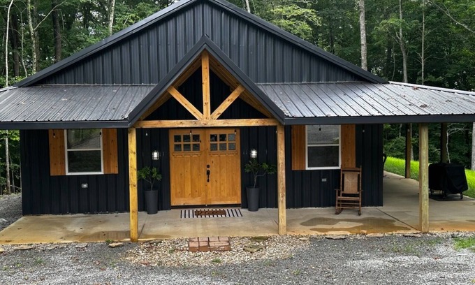 Nancy House | 3 bdrm/2 full bath home 1.5 miles from Wolf Creek Marina, Lake Cumberland