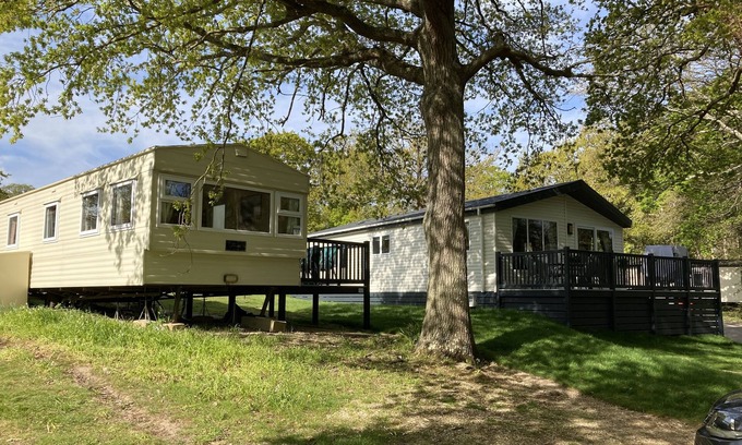 Cowes Cabin | 3 Bed Caravan Sea views discounted ferry