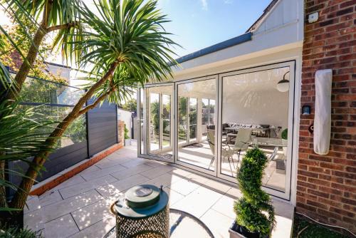 Pentwyn House | 3 Bed House With Free Parking, Garden & Fast Wifi
