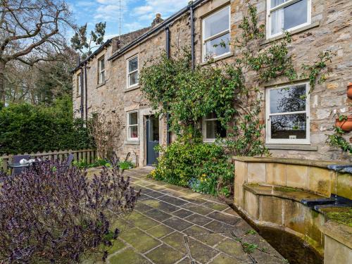 Richmond House | 3 Bed in Richmond 94740