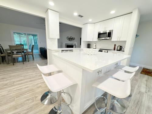 Girvin House | 3 Bedroom 2 bathroom close to the beach