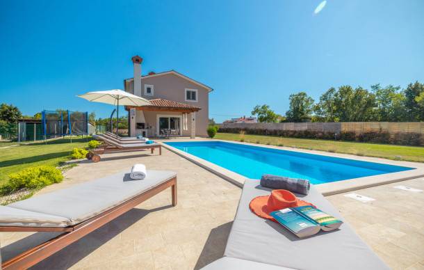 Grzini House | 3 bedroom accommodation in Zminj