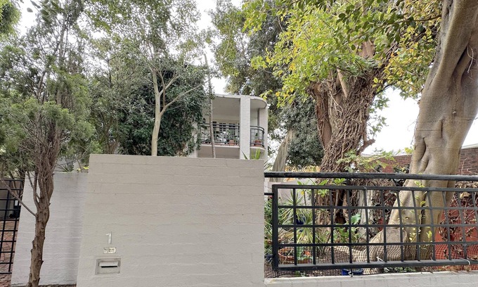 Nedlands Apartment | 3 bedroom accommodation near to UWA and hospitals
