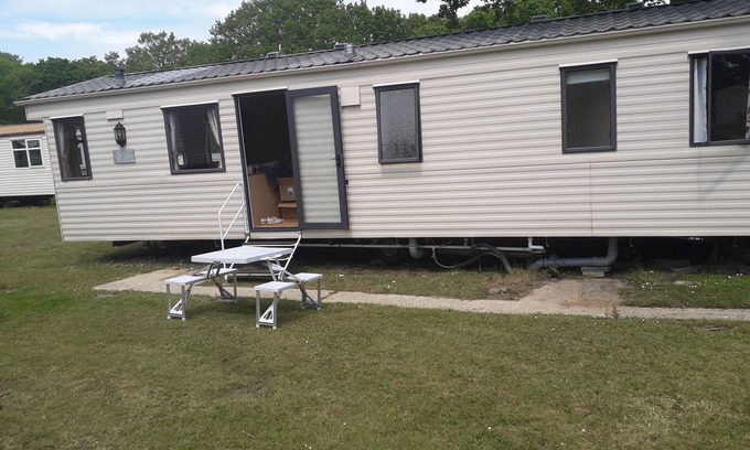 Cowes Cabin | 3-Bedroom caravan at Thorness bay