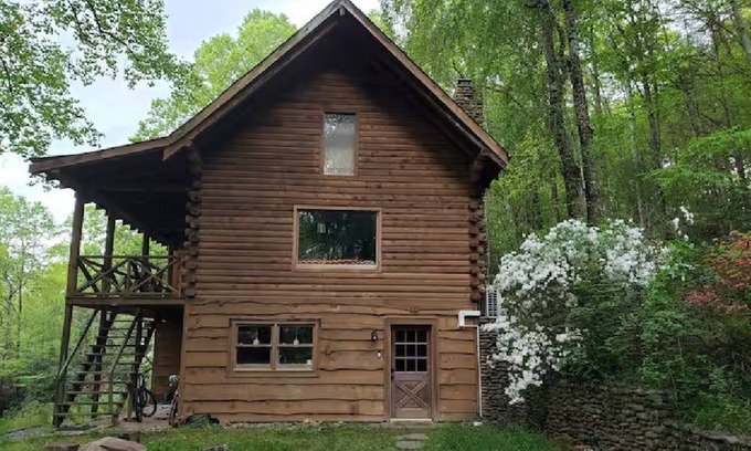 Black Mountain Ski Chalet | 3-bedroom chalet in cool Black Mountain with WiFi, AC. Close to Asheville