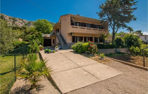 Baska House | 3 Bedroom Cozy Apartment In Bascanska Draga