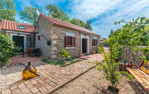 Sukosan House | 3 Bedroom Cozy Home In Sukosan