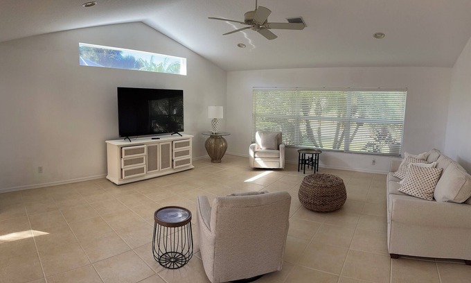 Venice House | 3-bedroom house in charming Venice with AC, WiFi. Short ride to Venice Beaches