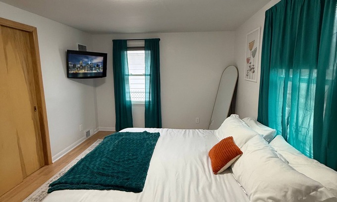 Green Bay House | 3-bedroom house in delightful Green Bay with AC, WiFi
