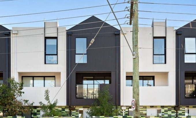 Clayton House | 3 Bedroom Modern Living in the Centre of Clayton!