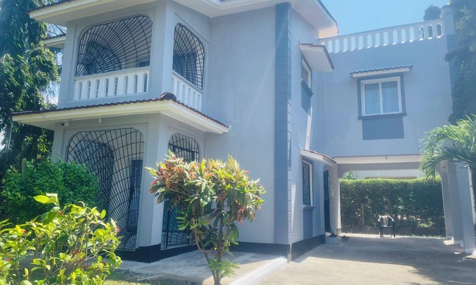 Mombasa Villa | 3-bedroom villa in delightful Nyali Mombasa with AC