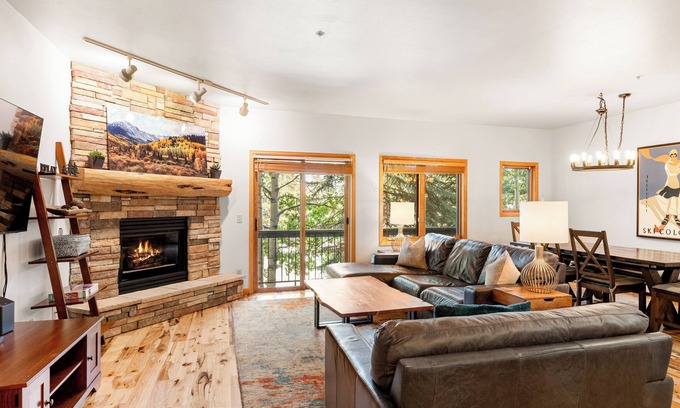 Four O'Clock Condo | 3 blocks to Main, Ski or Hike In/Out