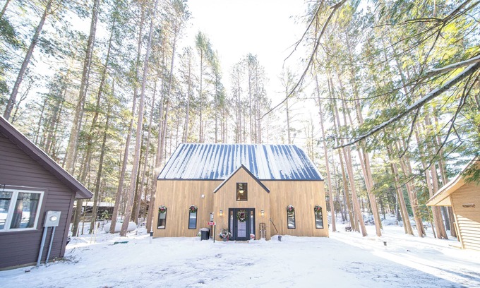 Manitowish Waters Cabin | 3 BR l Lakefront Cabin l Skiing I Snowmobiling