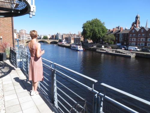 York House | 3 Emperors Wharf with Stunning River Views