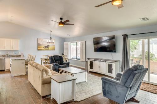 Show Low House | 3 Mi to Lake Home with Hot Tub in Show Low