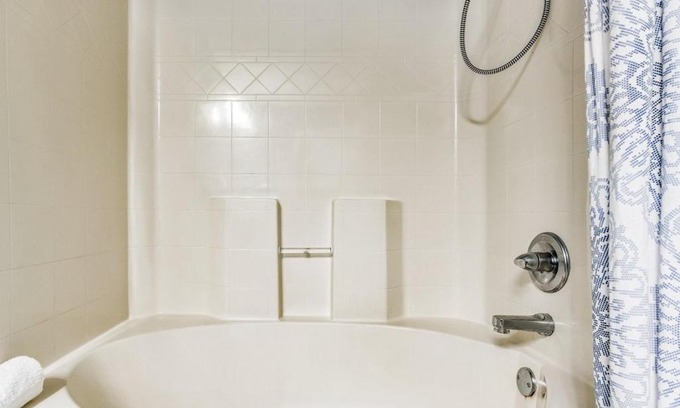 Navarre House | 3 Min to Beach Spacious&Stylish Fully Stocked Home