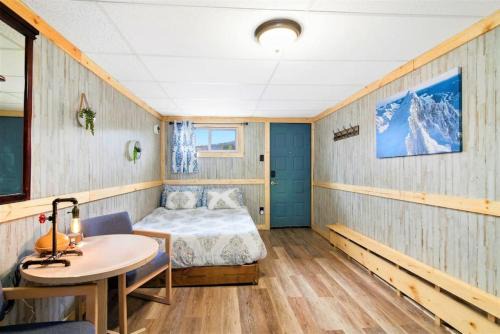Leadville Apartment | 3 Private Room in Motel Dog Friendly Leadville