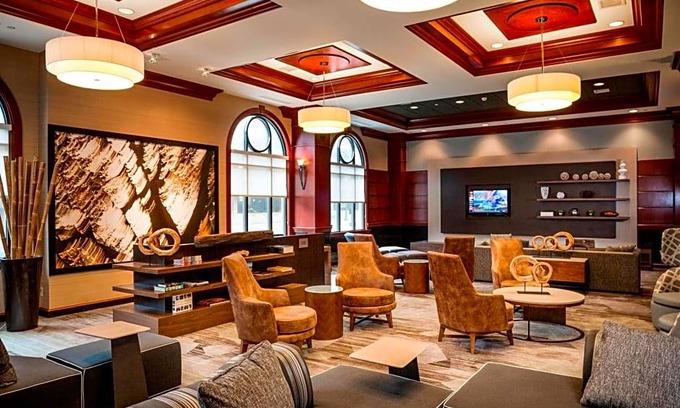 Downtown Hotel | 3-Star Hotel ∙ Courtyard by Marriott Norfolk Downtown