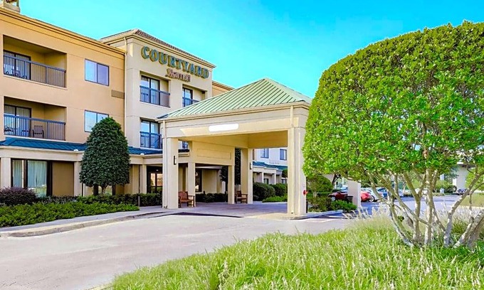 Monroe Hotel | 3-Star Hotel ∙ Courtyard Monroe Airport