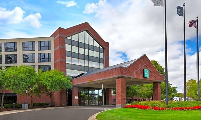 Auburn Hills Hotel | 3-Star Hotel ∙ Embassy Suites by Hilton Auburn Hills