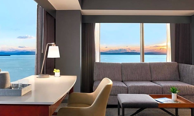 Burlington Hotel | 3-Star Hotel ∙ Hilton Burlington Lake Champlain